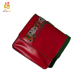 Handmade Leather Bag with Pateh Red Elegance02