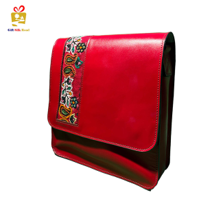 Handmade Leather Bag with Pateh Red Elegance03